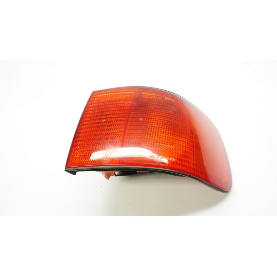 D2 Audi S8 RIGHT QUARTER BRAKE LIGHT TAIL LAMP OEM 4D0945096B