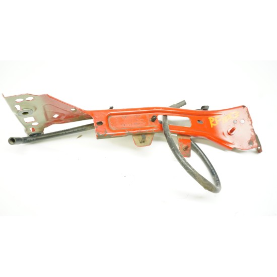 B9 Audi A4 PASSENGER Fender Support Bracket Right Front 8W0821136C