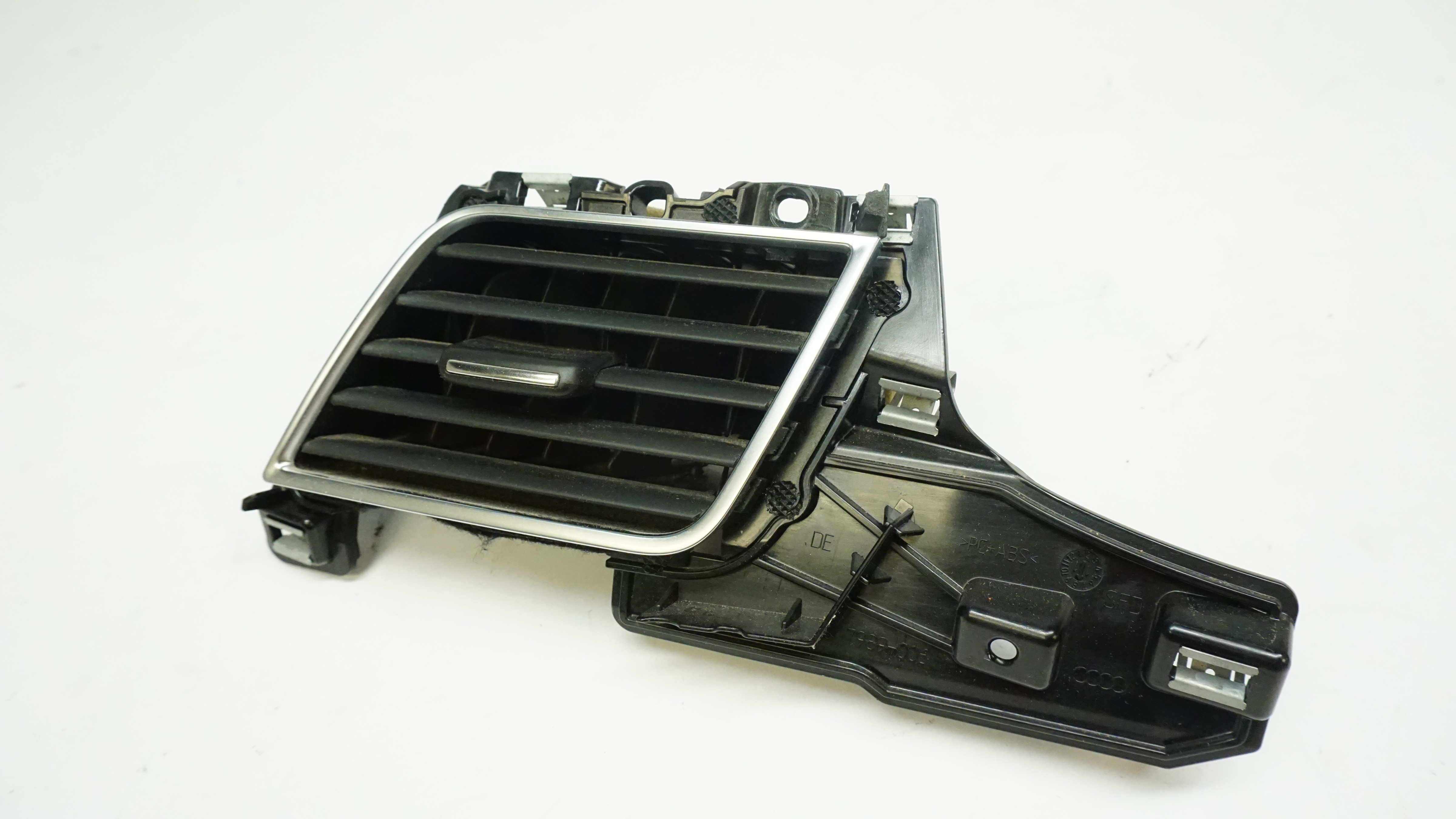 2011 - 2014 Audi A8 Driver's Dash Heat & A/C Vent Left HVAC