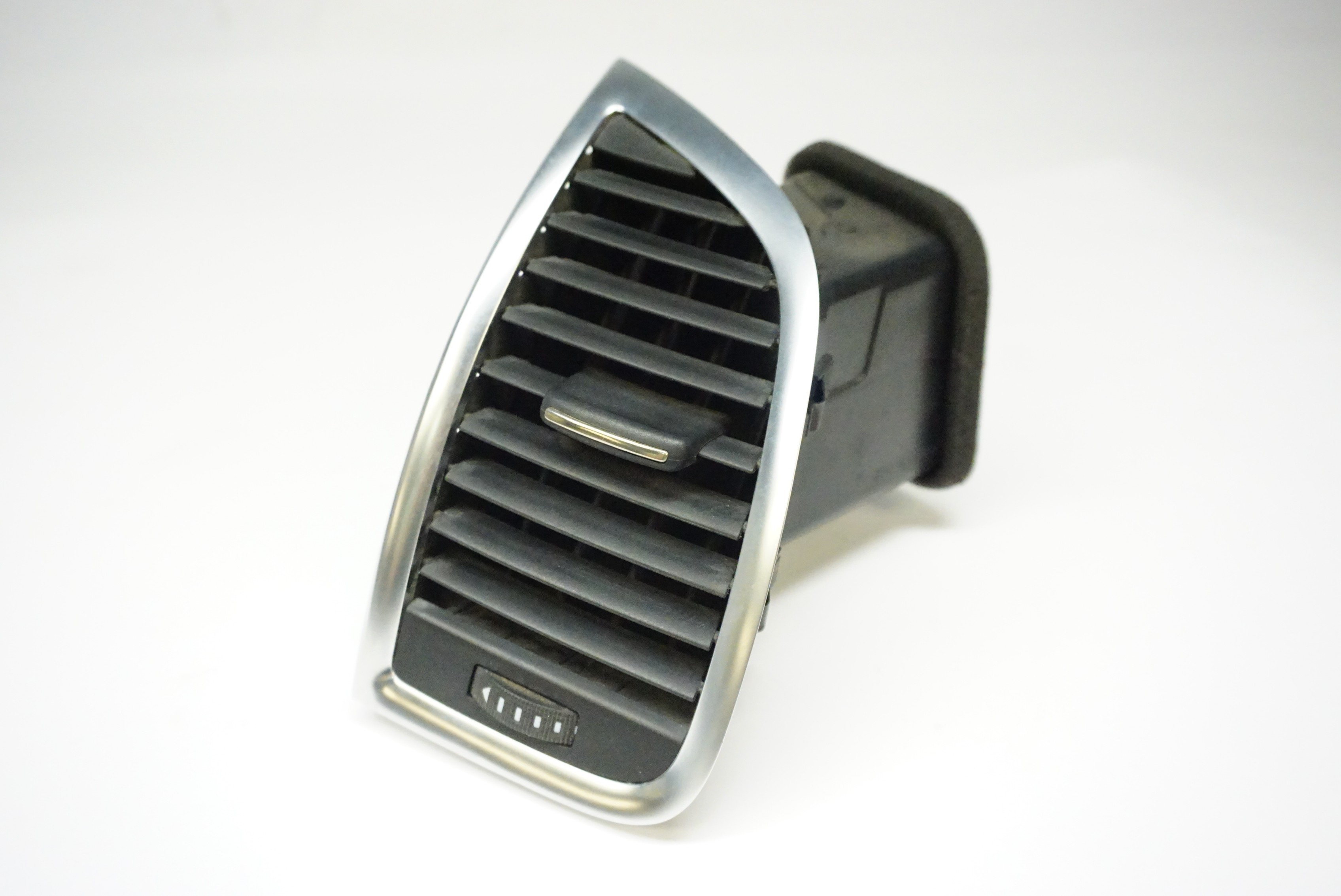2007-2015 4L Audi Q7 - Driver HVAC Air Vent 4L0 820 901 T