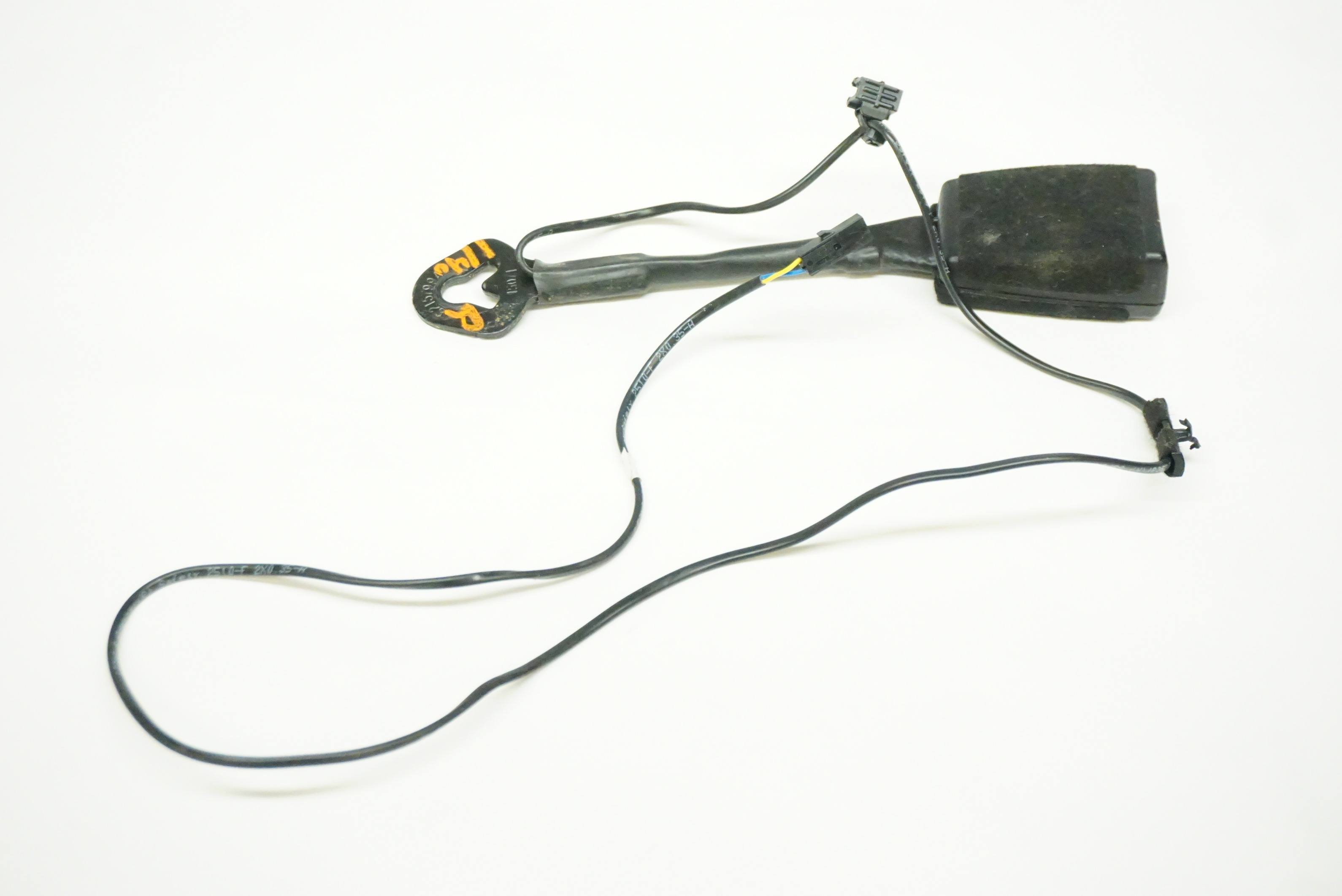 12-17 VOLKSWAGEN BEETLE PASSENGER SEAT BELT BUCKLE RECEIVER 561857756H