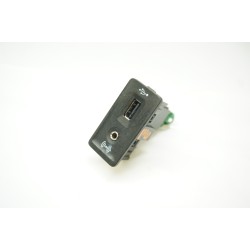 Volkswagen Beetle Golf Passat Aux / USB Interface 5G0035222E OEM