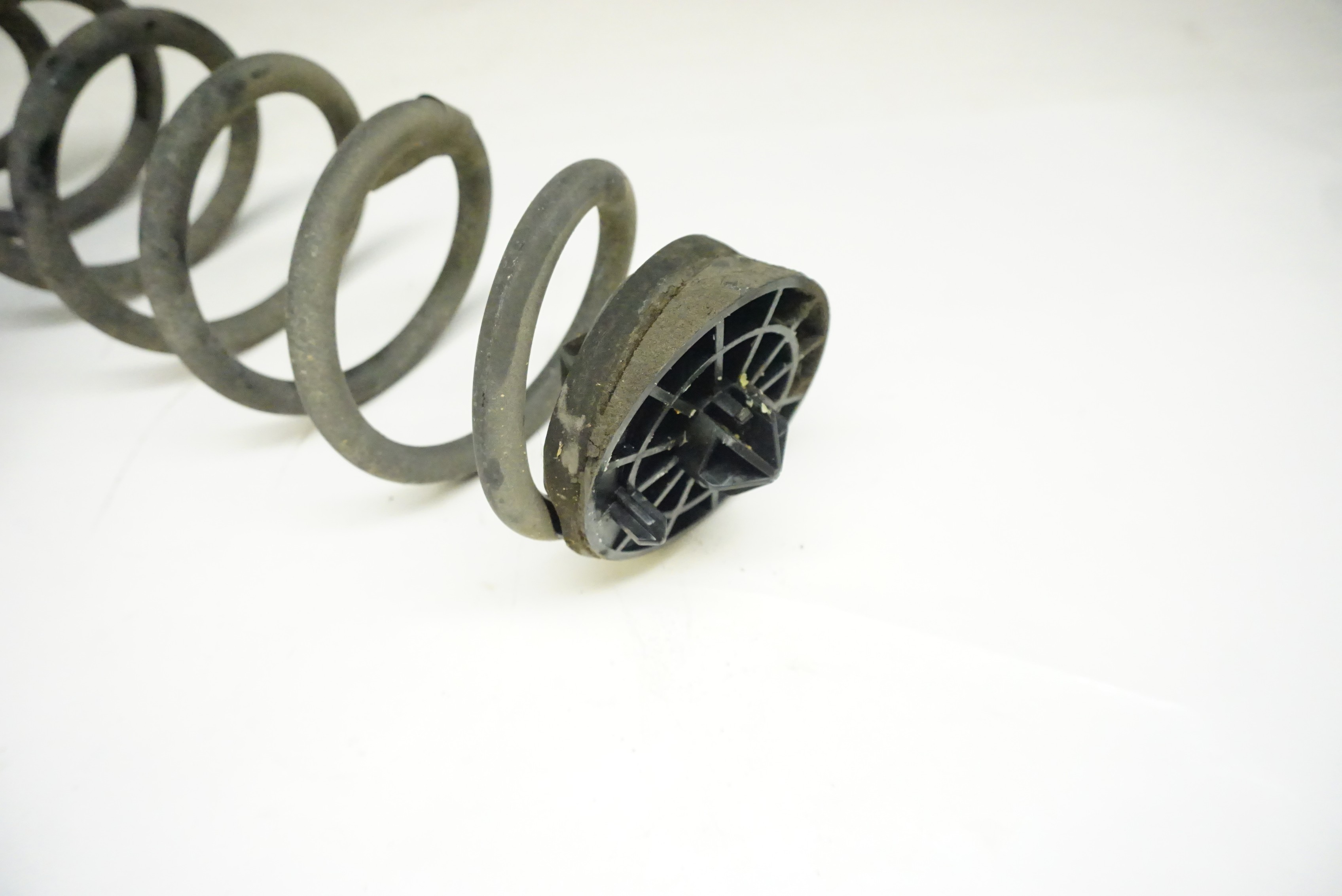 AUDI A4 Rear Suspension Shock Spring 8W0511115DT 2017-2019