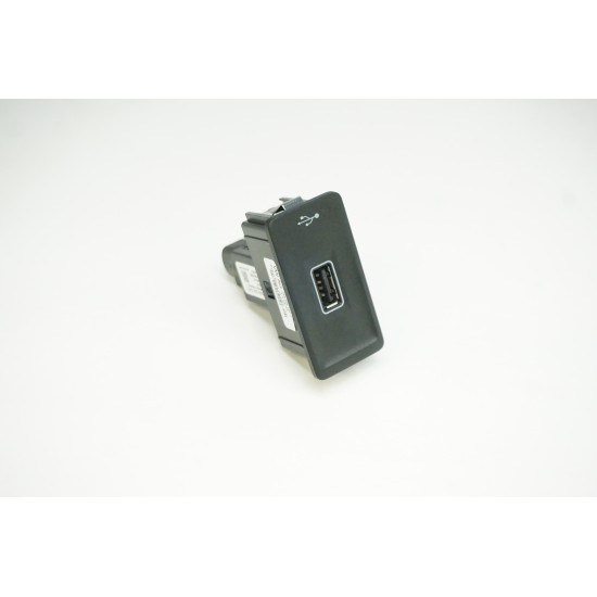 20-22 Volkswagen Passat USB Interface 5Q0035726J