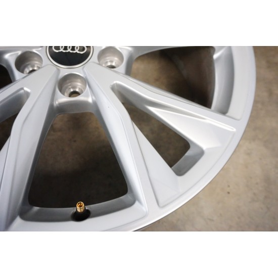 21-23 AUDI Q3 Factory 18