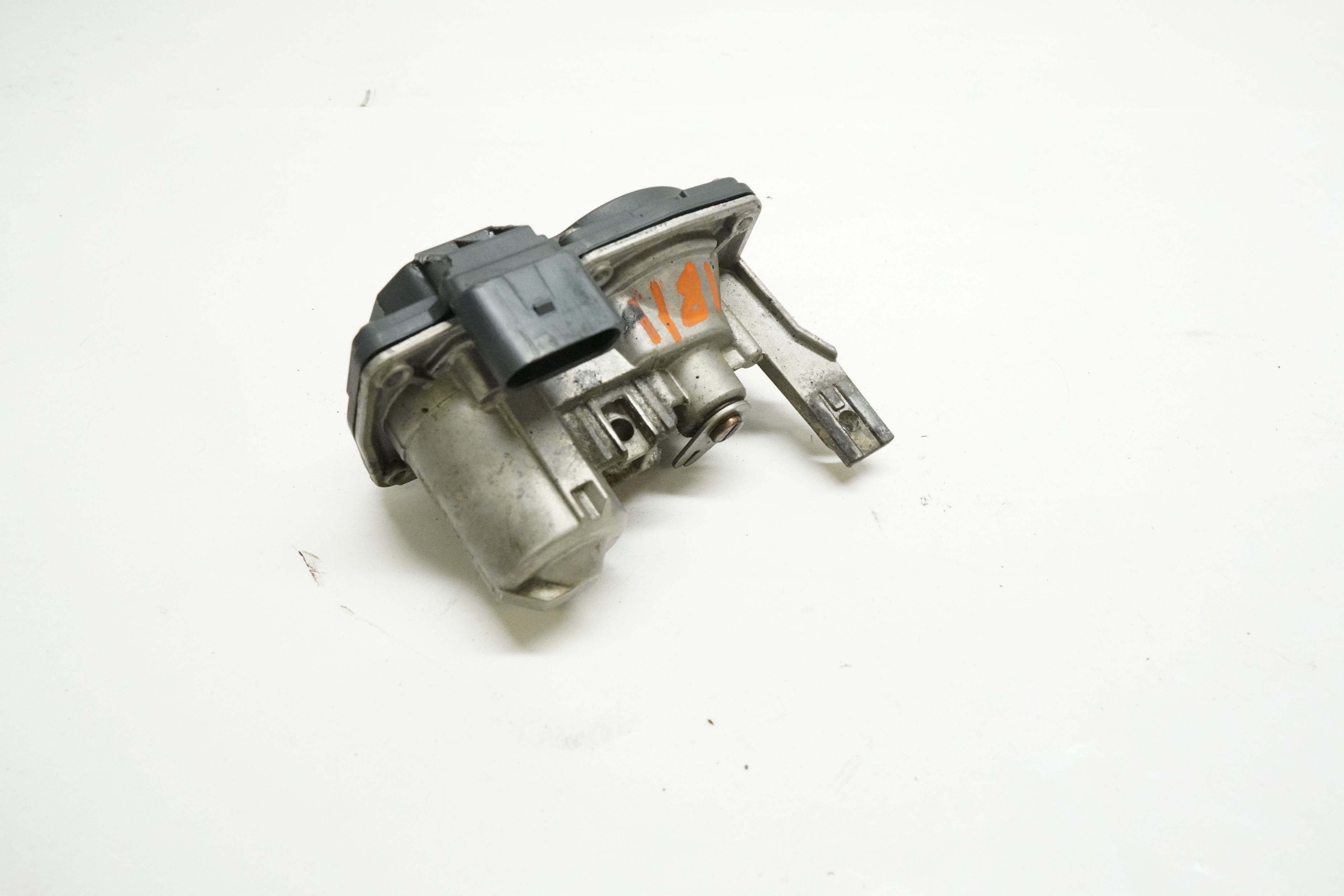 Volkswagen Passat TDI Exhaust Pipe Valve Motor 5Q0253691H