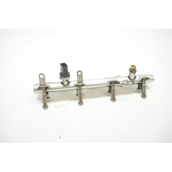 2010-2014 Volkswagen Golf GTI Fuel Rail 06J133317M