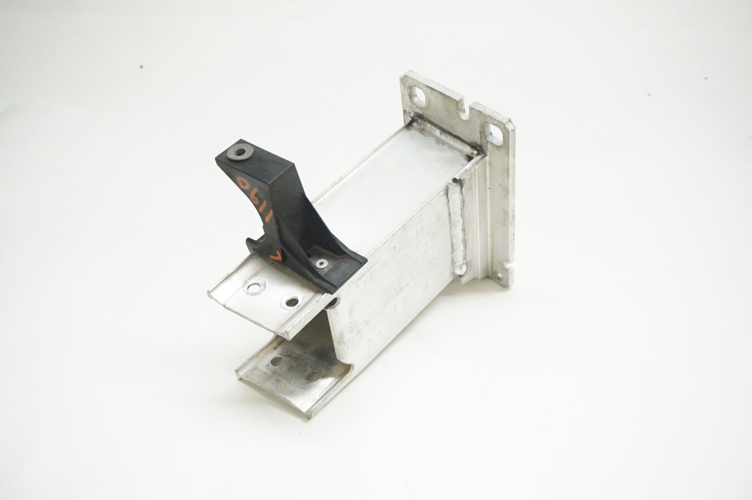 2014 2015 2016 2017 AUDI SQ5 FRONT Bumper Impact Support Bracket Left 8R0807133A