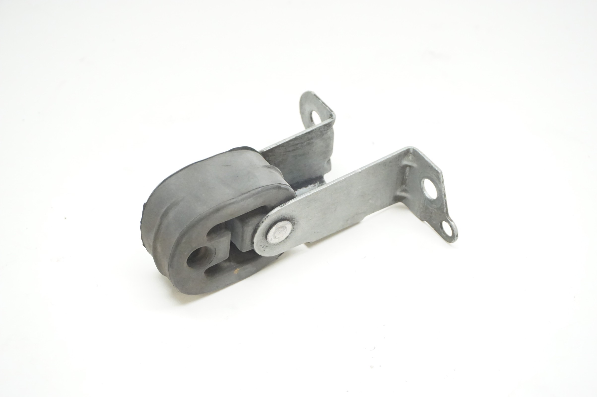13-15 AUDI RS5 Center Resonator Exhaust Hanger Bracket 8K0253144E