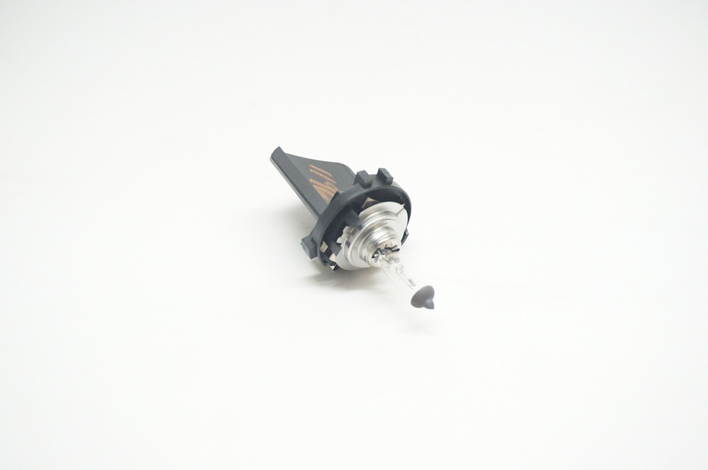 2017-2019 Volkswagen Alltrack Halogen Headlight Bulb Socket 5K0941109C
