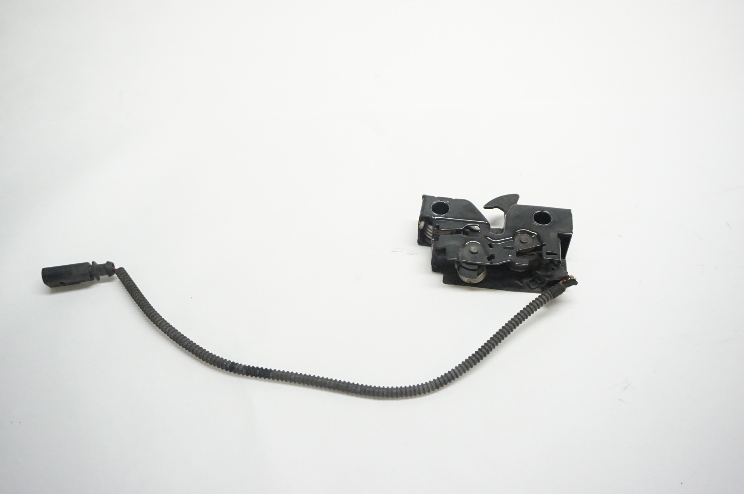 2018-2024 Volkswagen Tiguan - Hood Striker Latch OEM