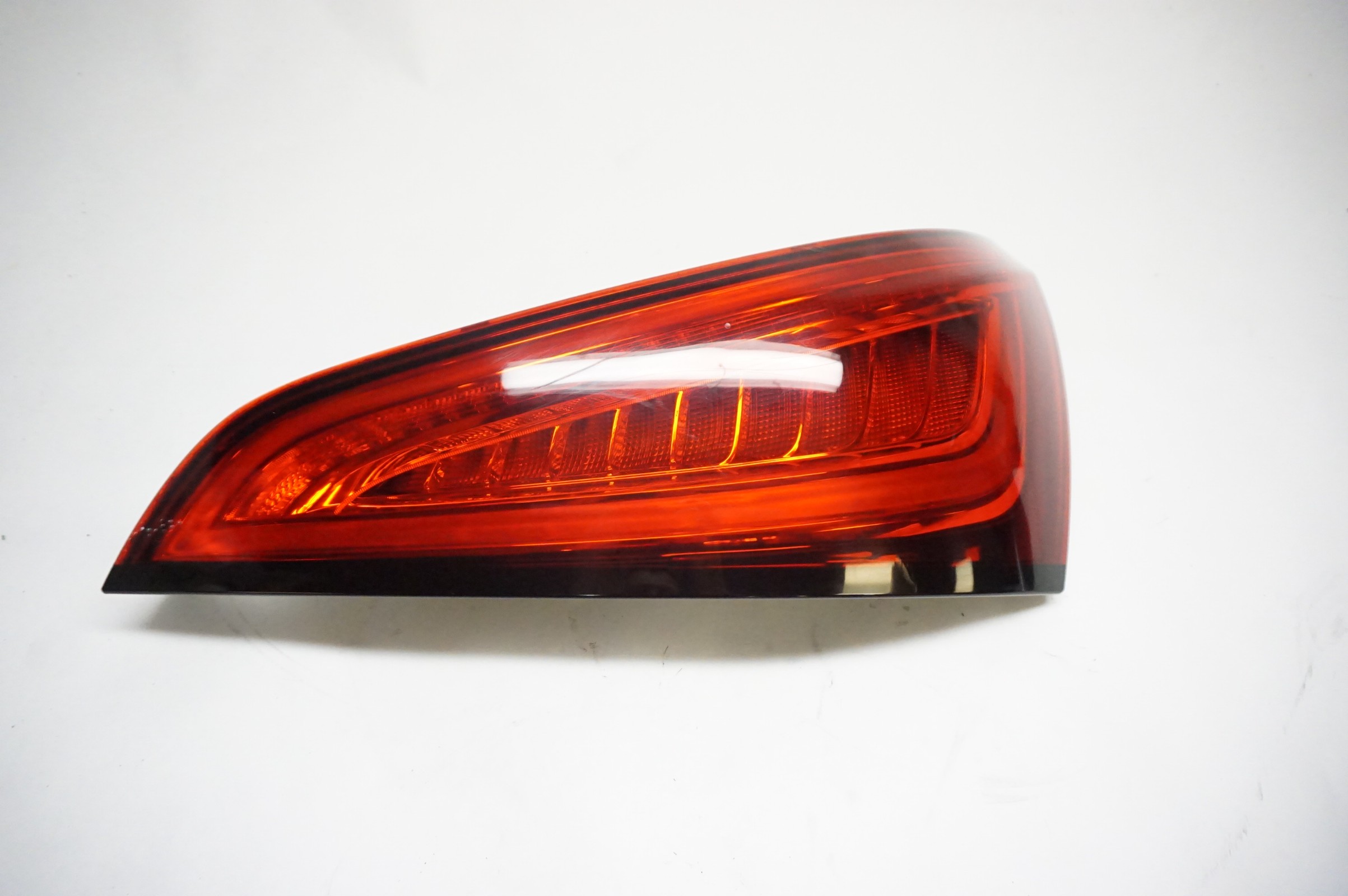 AUDI SQ5 - Trunk Mounted Passenger Tail Light 8R0945094D