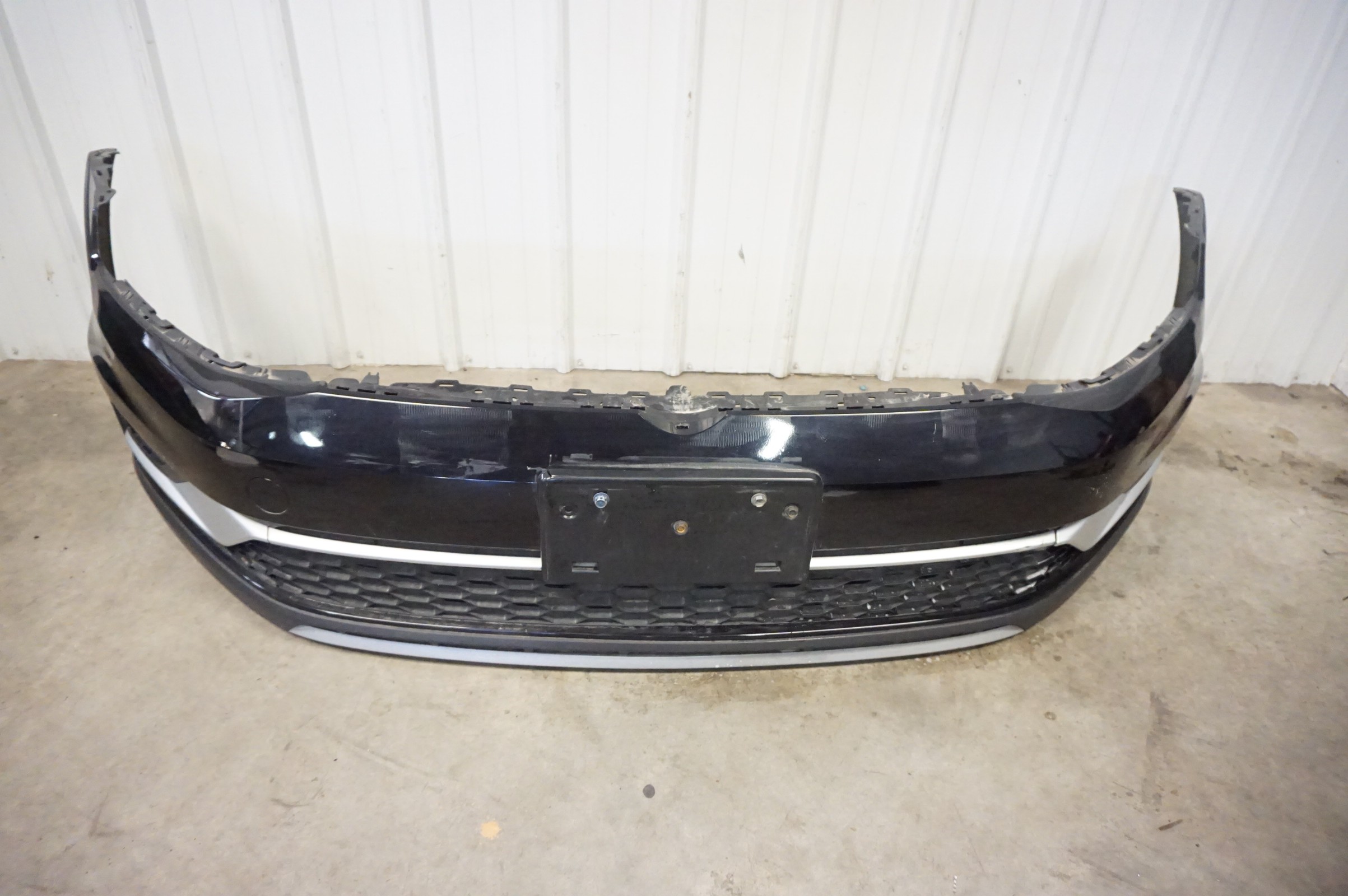 2017 Volkswagen Alltrack Front Bumper Assembly 5G0807217LH