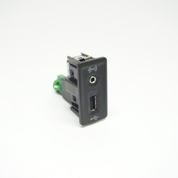 2017-2019 Volkswagen Alltrack Aux / USB Interface Plug 5Q0 035 726 E