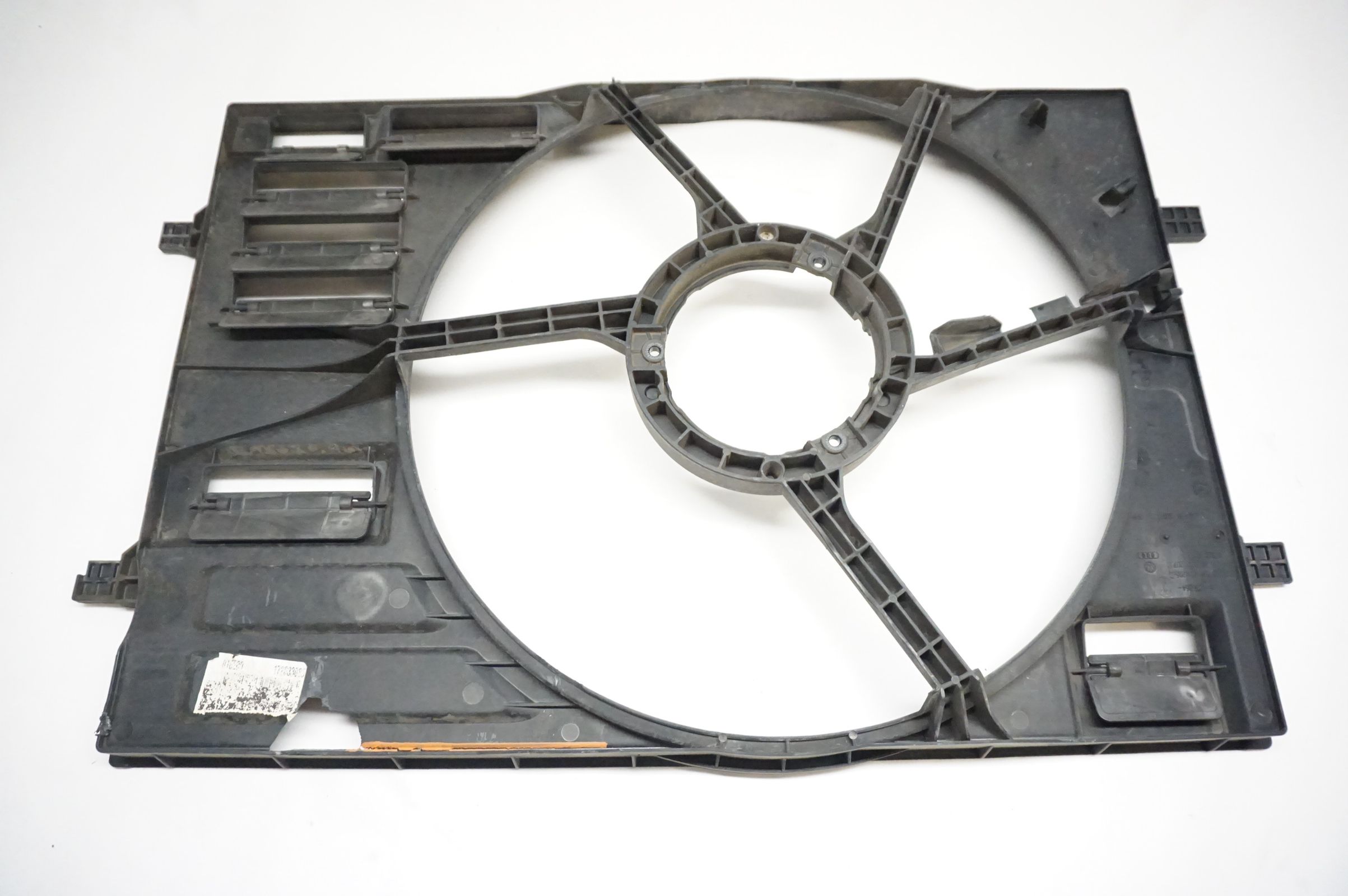 2017-2019 Volkswagen Alltrack Fan Shroud 5QM121205D CRACKED