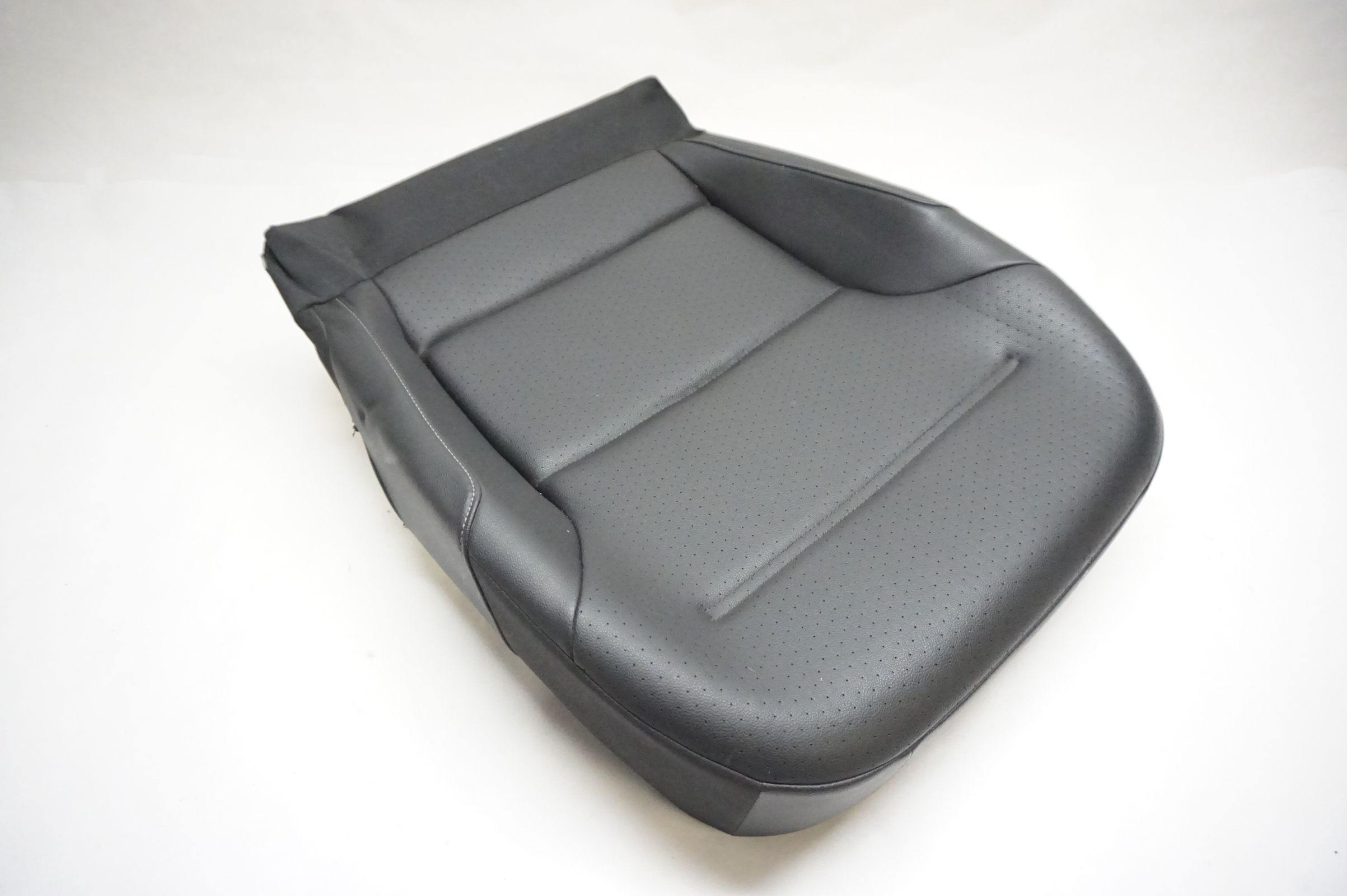 2017-2019 Volkswagen Alltrack Driver Seat Cover 5GM881405AM NOTES