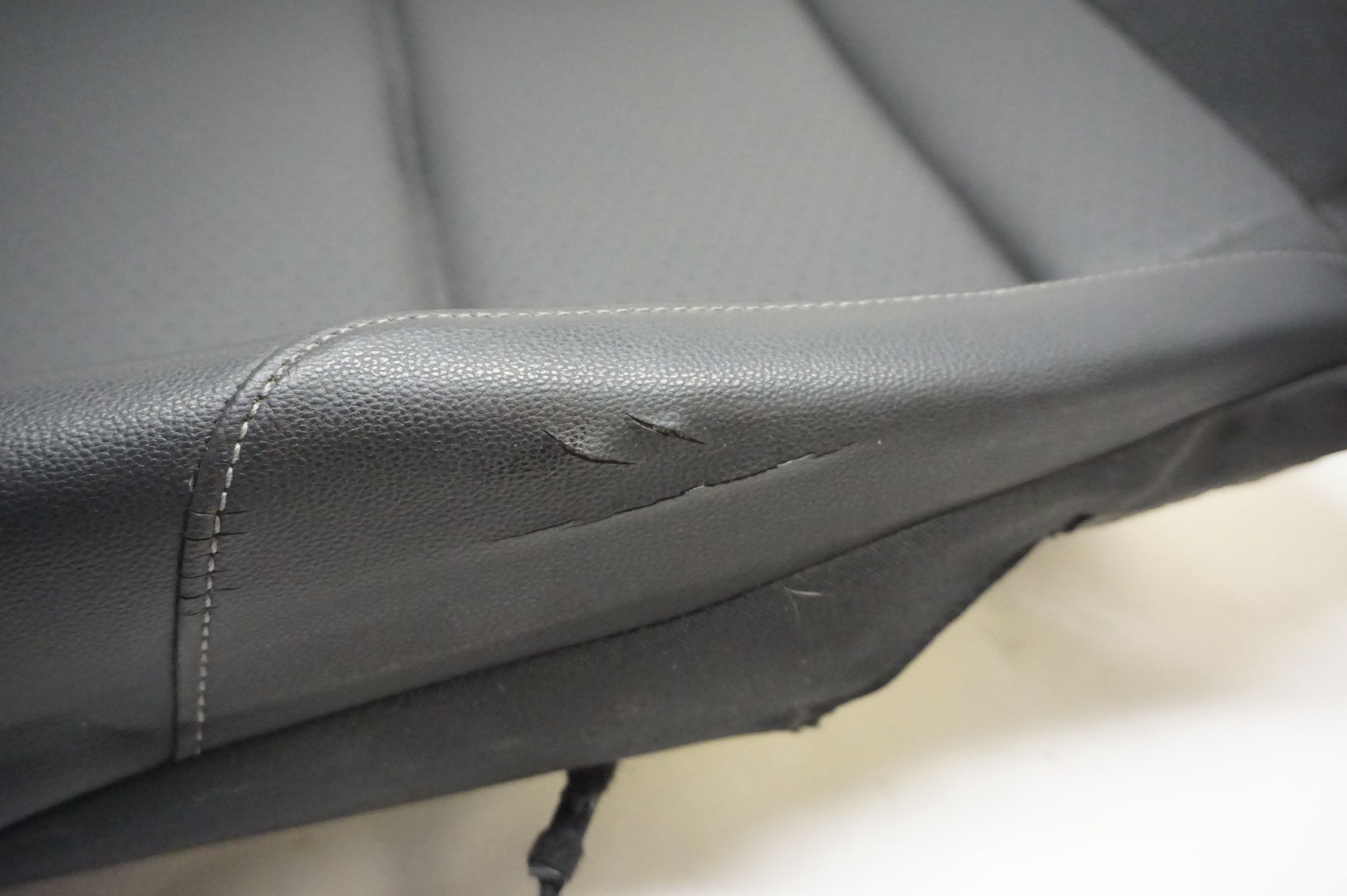 2017-2019 Volkswagen Alltrack Driver Seat Cover 5GM881405AM NOTES