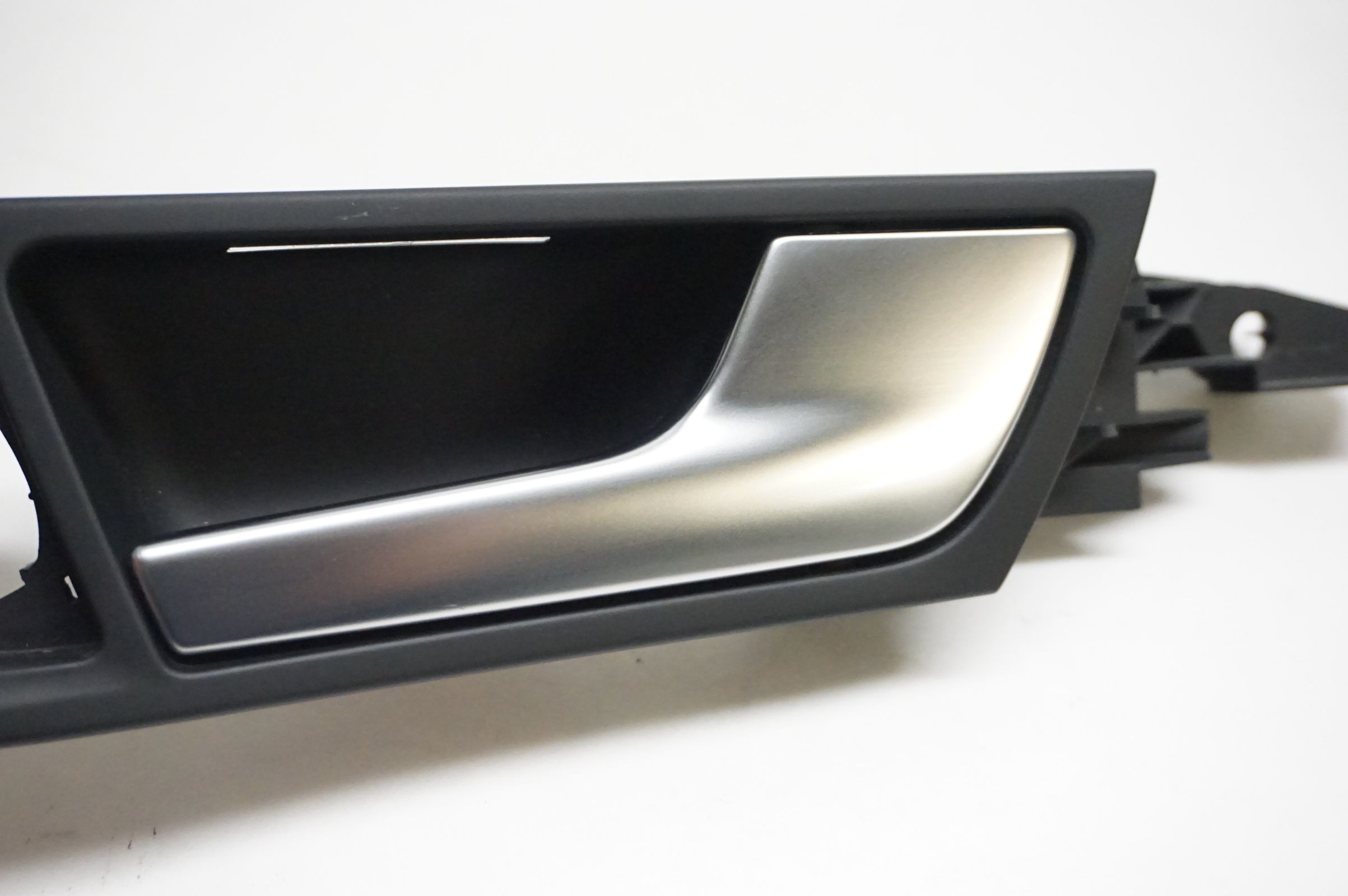 2009-2017 AUDI Q5 Front Passenger Door Handle 8R0837020A